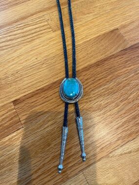 Vintage Turquoise Stone Bolo Tie Necklace